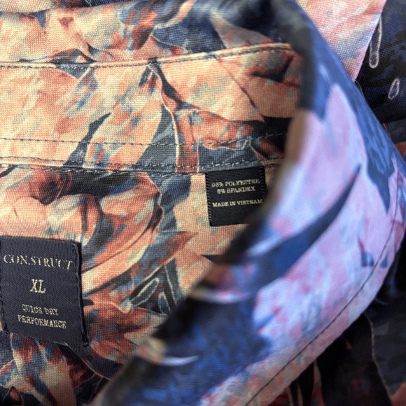 Beautiful mens XL (fits like a large) Construct golf polo - Picture 5 of 5